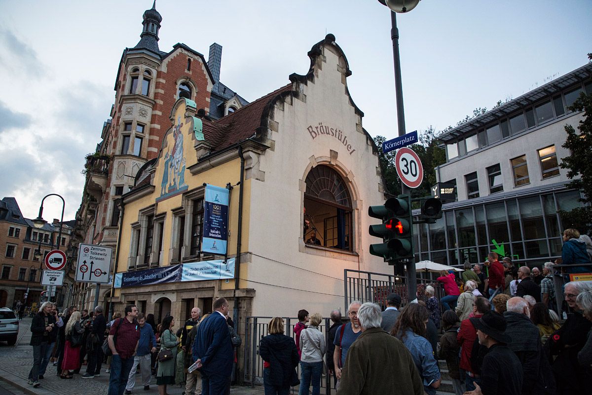 Viel los bei der Eröffnungsfeier des Braustübel, großer Andrang